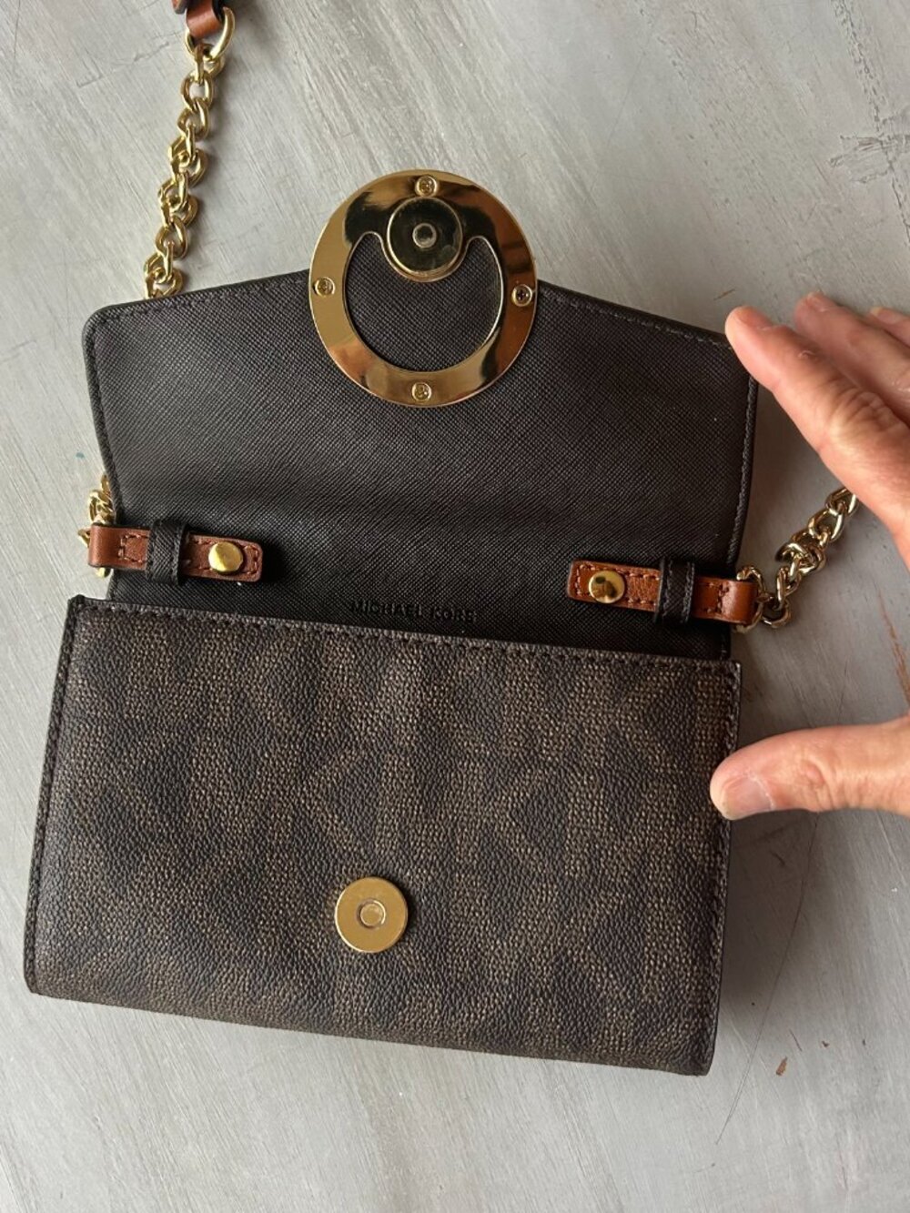 Michael Kors Logo Hudson Phone Crossbody Bag Signature Brown MINT CONDITION - Picture 7 of 14